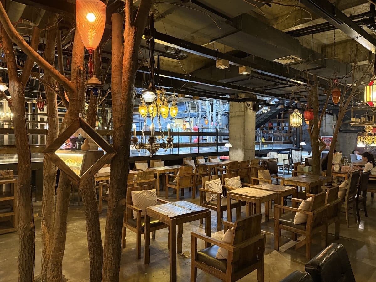 Seating on the retail street