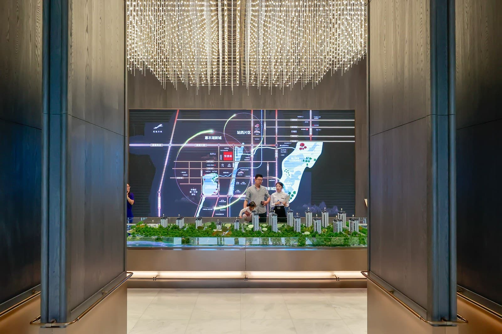 The model hall and its light installation