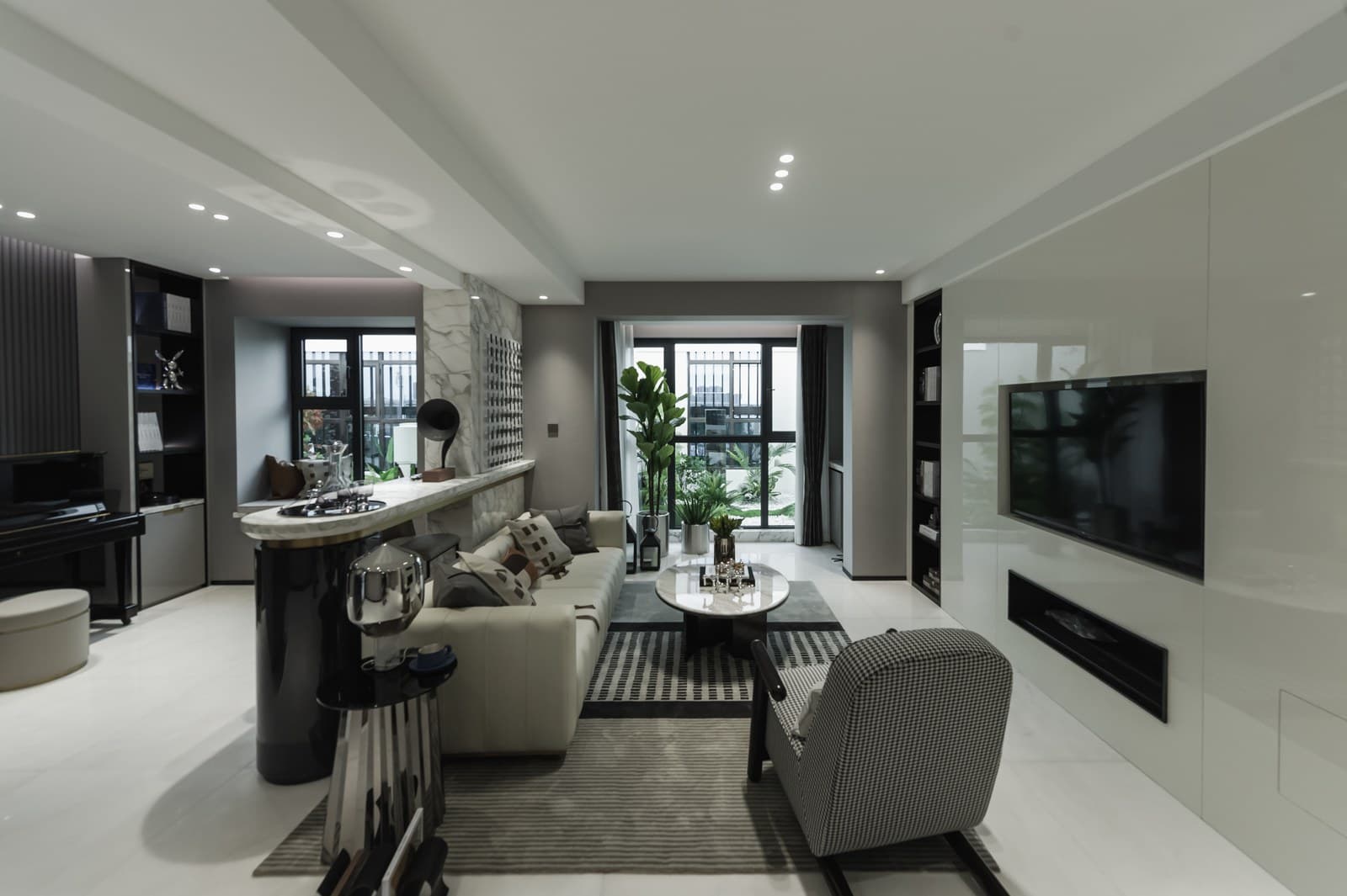 Show flat: living and dining