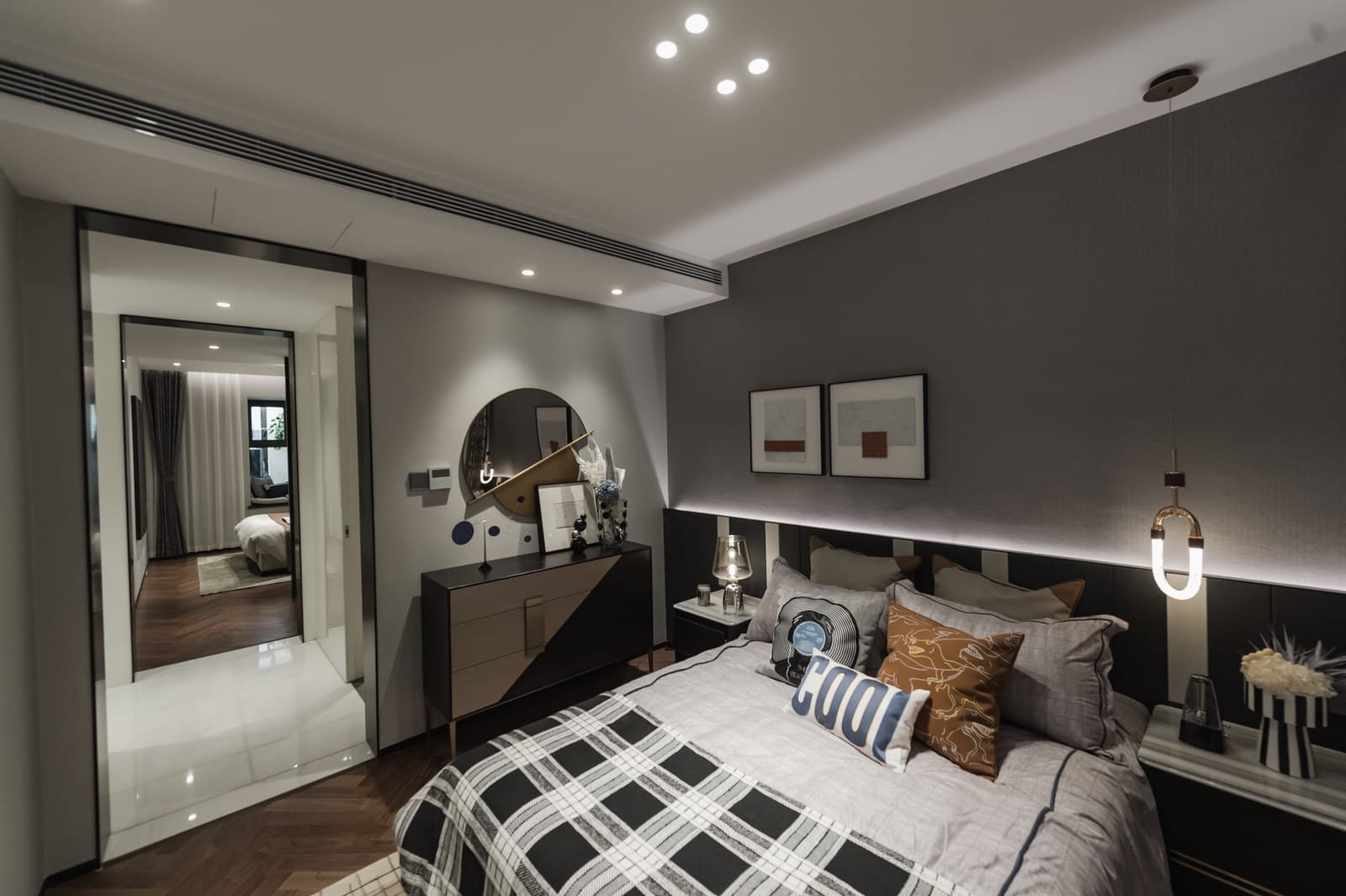 Show flat: a bedroom