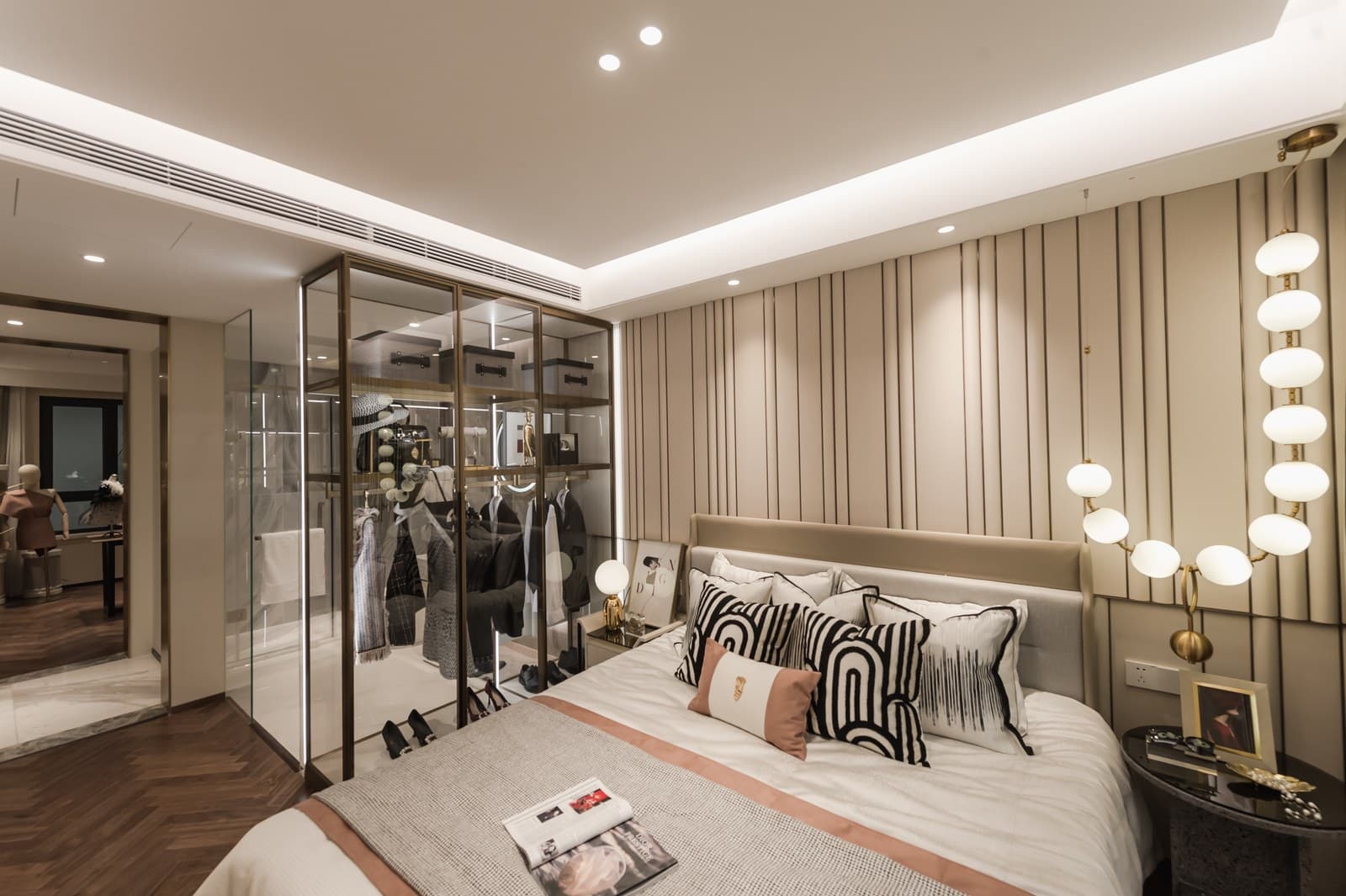 Show flat: the dressing room