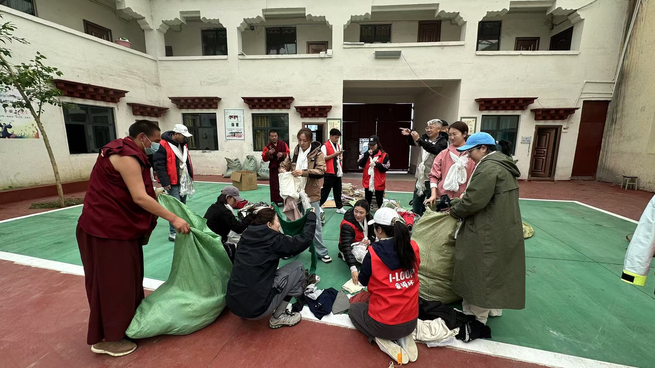 Clothing drive volunteers in Garze
